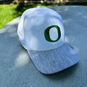 Oregon Ducks Nike white and green hat
